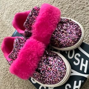 Oshkosh girls 6c. Gently used.